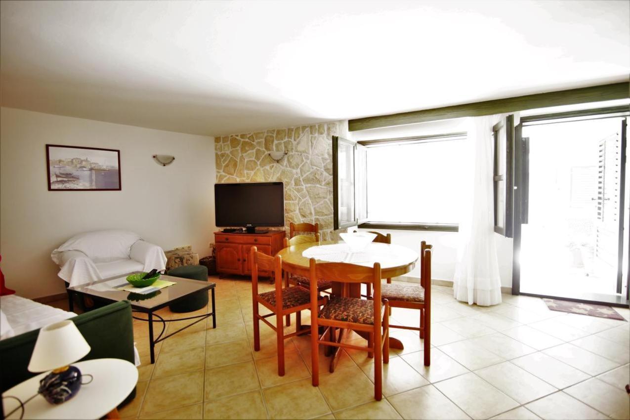 Holiday House Ljubica Tisno Extérieur photo
